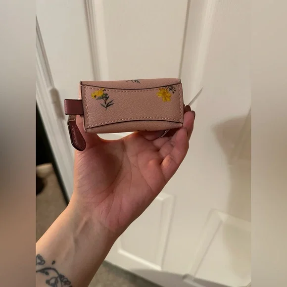 NWT COACH MINI PEPPER CROSSBODY - HEART PETAL PRINT (WITH COIN PURSE) - Picture 13 of 13